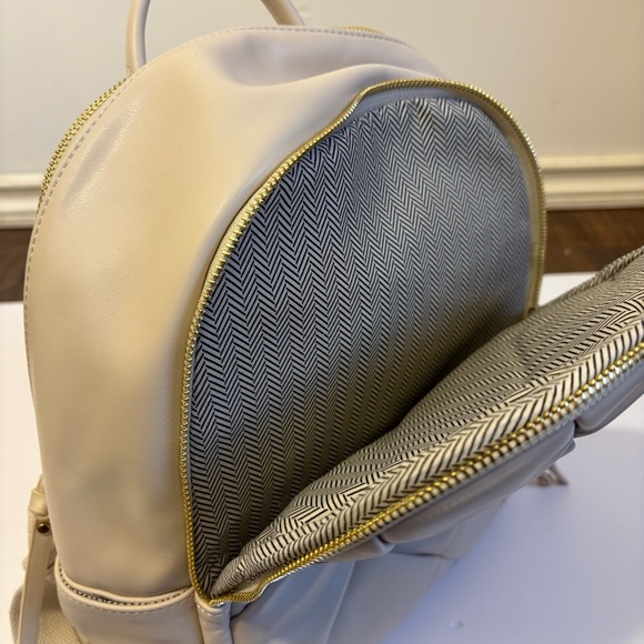 Urban Expressions Cream Quilted Backpack - Picture 7 of 13